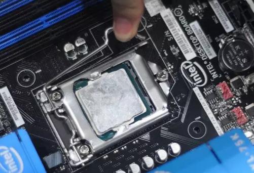 菜鸟如何自己组装电脑主机,如何组装一台性价比高的电脑主机