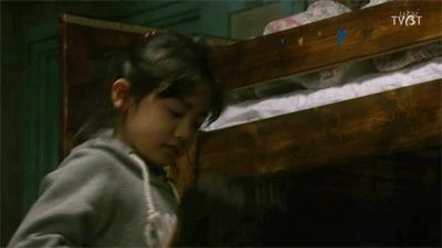 姑娘，你这样让我们没法做生意了啊，小本买卖