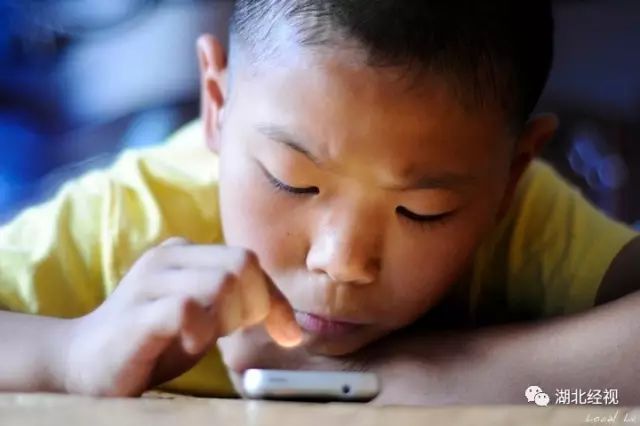 初中学生偷拿家长的钱怎么办,小孩子偷家长的钱14万充王者荣耀