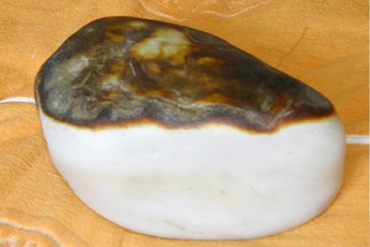 羊脂玉山料和籽料的区别,籽料和山料的区别哪个好