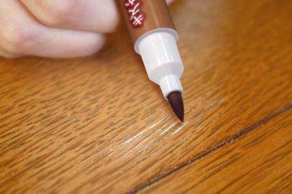 地板有划痕怎么办？老师傅教我3个办法，轻松去除划痕！