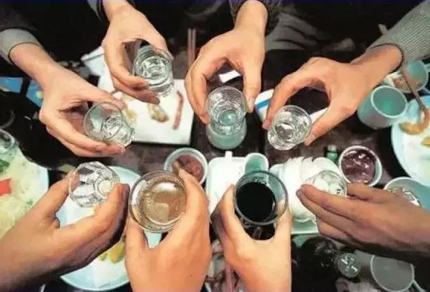 喝多酒头晕头疼胃里难受小妙招,喝醉酒头疼恶心怎么办