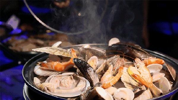 青岛吃海鲜攻略靠海边的地方,每年来青岛吃海鲜必去的地方