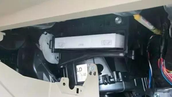 奔驰宝马奥迪空调滤芯更换教程,宝马五系空调滤清器