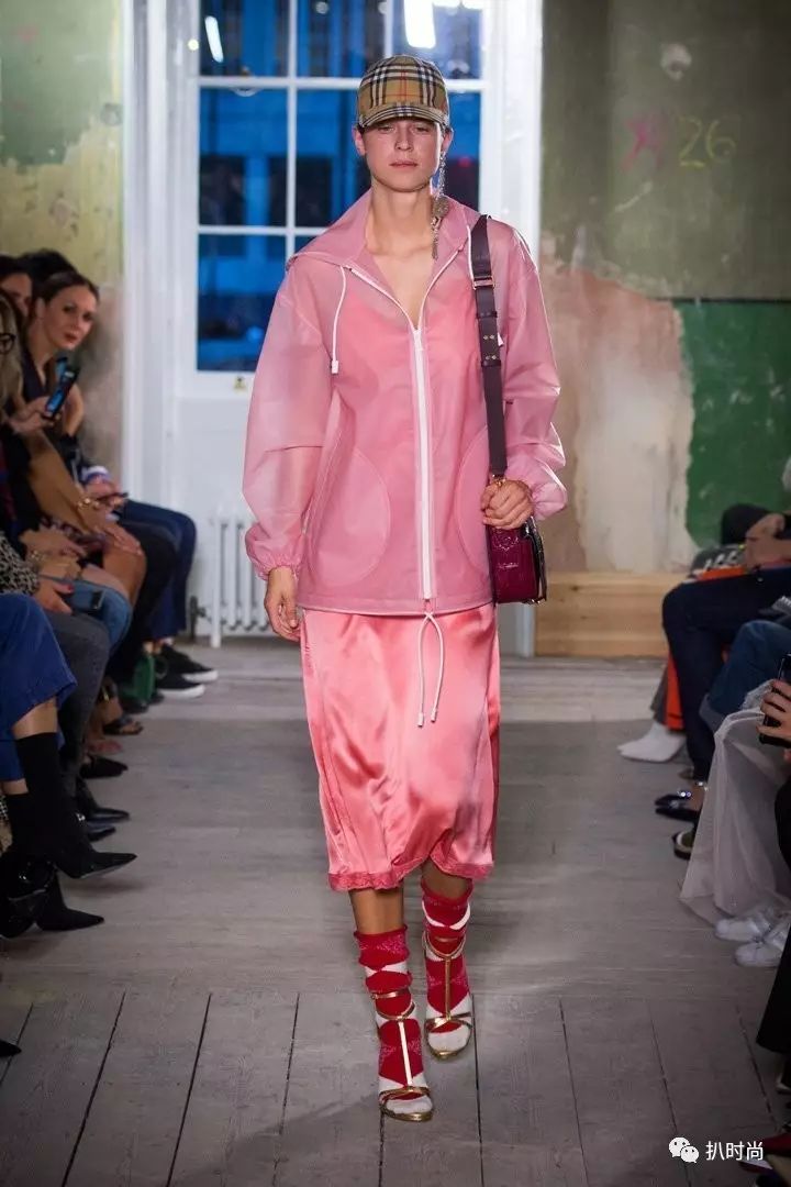 2018春夏伦敦时装周丨Burberry之外,还有什么可看?