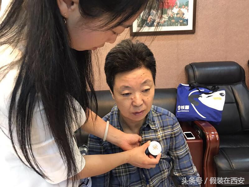 老人防走失智能神器,防痴呆老人走失的定位器