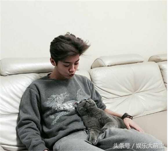 鹿晗出道前经历了什么,鹿晗出众的颜值