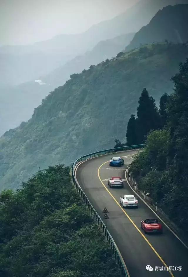 四川旅游一条很直的公路,四川唯一一条有路灯的高速公路