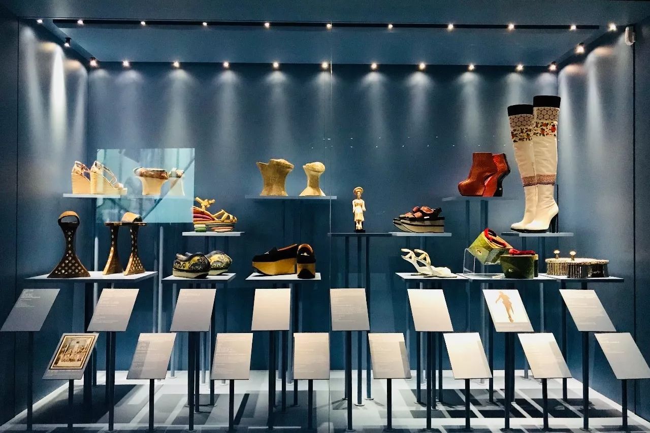 参加兴业太古汇“鞋履:乐与苦展览”开幕活动有感而发