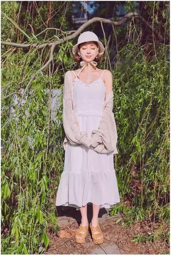 毛衣开衫怎么搭配衣服好看,暗红色开衫和浅蓝色开衫哪个好看