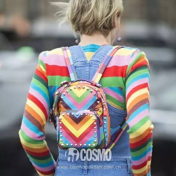 花里胡哨双肩包推荐,耐看双肩包穿搭