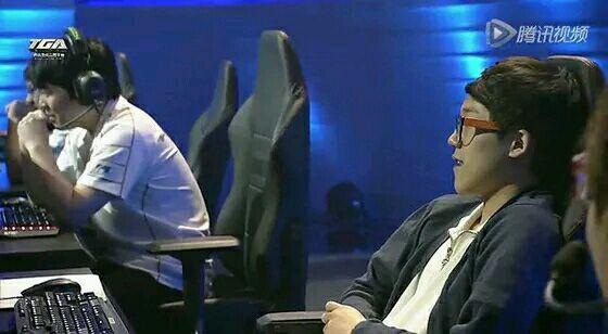 lol职业选手鼠标,lol职业选手操作键盘鼠标视频