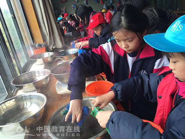 香港师生体验红色之旅,香港师生前来西安学校交流学习