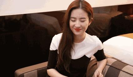 国庆要去浪？周冬雨刘亦菲等女星开包，10件单品斗赢票圈不会输