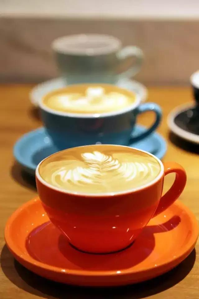 一杯咖啡的时间打动一个人,喝一杯咖啡慢慢品味人生