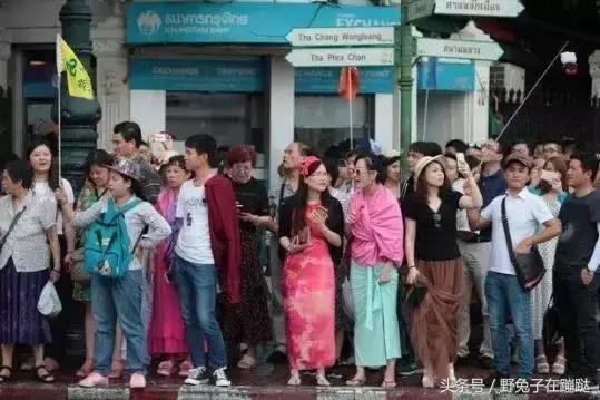 旅游购物店买到假货,跟旅游团在境外买到假货