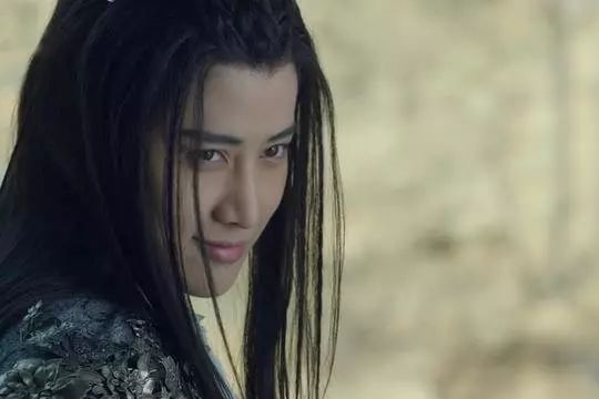 Mike秀人鱼线大长腿,还要撩鞠婧祎,这是励志版“蓝色大海”