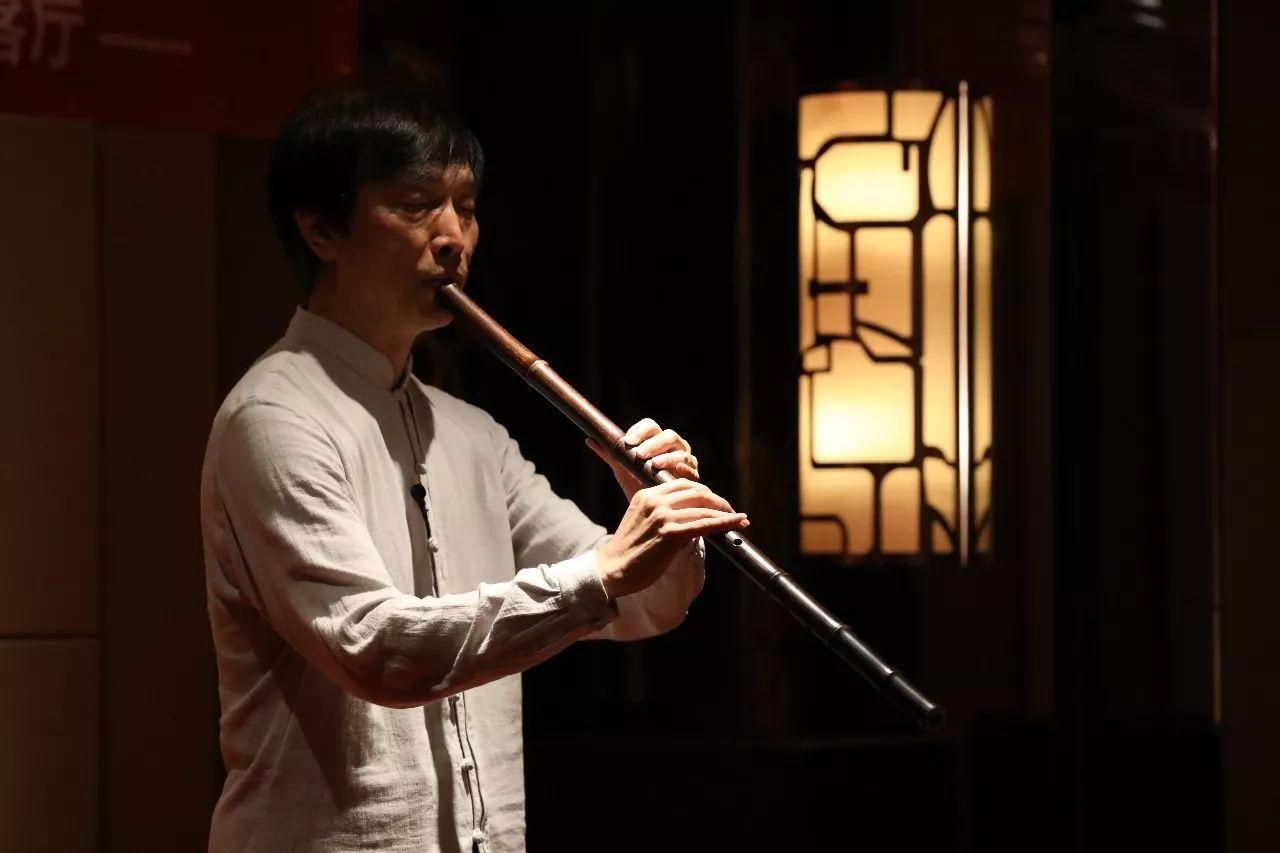 金风送爽同邀月下联,金风送爽迎中秋