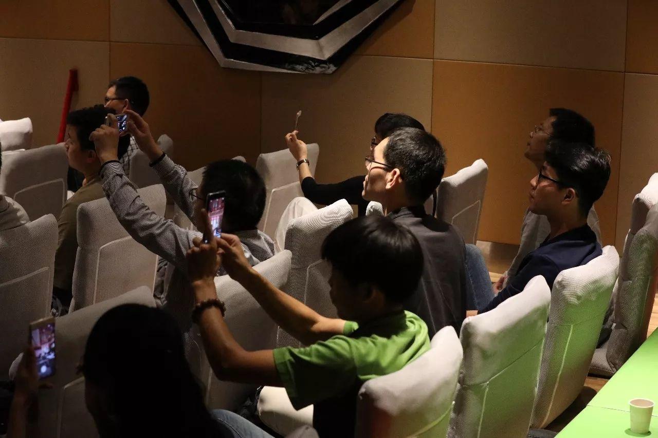 金风送爽同邀月下联,金风送爽迎中秋