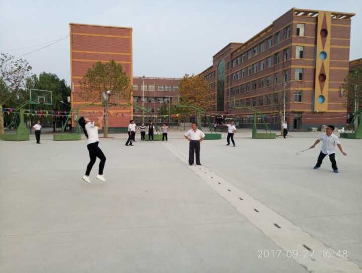 校园抱腿跑比赛,三溪初中运动会跑步比赛