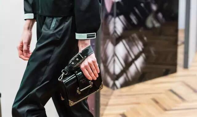 当下最流行的7款秋冬包包,17款流行包