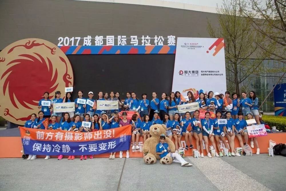 成都女子马拉松比赛视频,国际女子马拉松视频