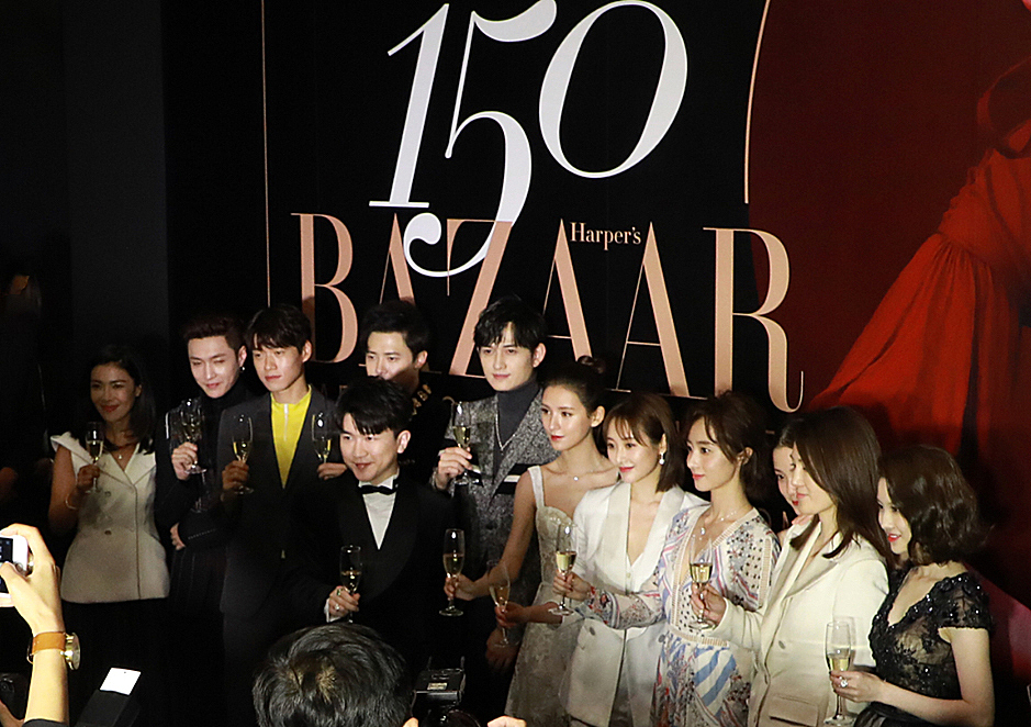 6个艺术主题回顾时尚界的150年：他们高喊“要*爱做**，不要战争”