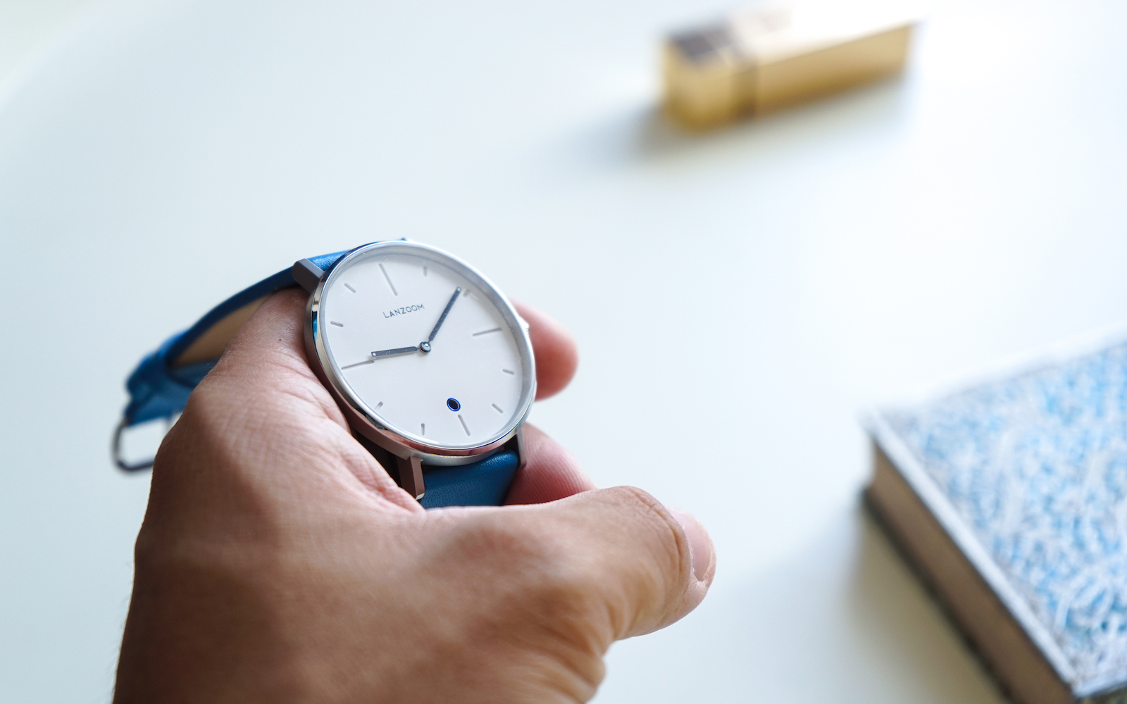 苹果手表更好还是太空人手表更好,苹果智能表值得买吗