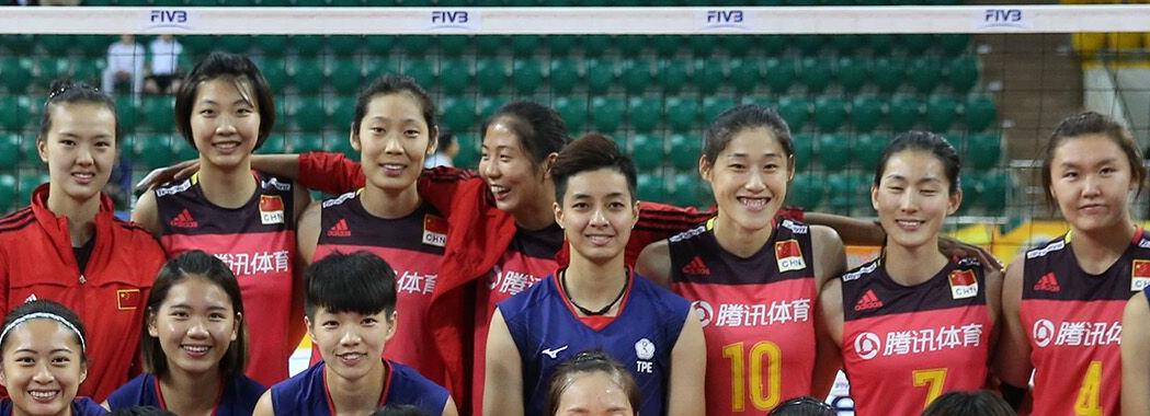 郎平和日本女排的照片,中国女排郎平和队员集体照