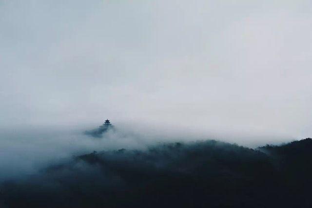 《景区包场指南》：如何在人肉堆里拍出“空无一人”的照片？