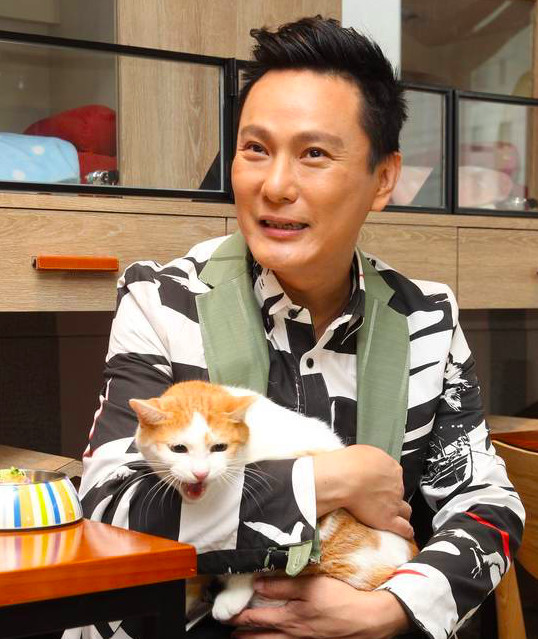 张信哲40载救援流浪猫,张信哲慈善捐款