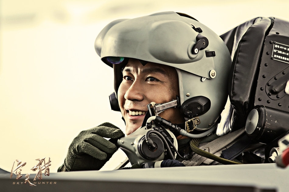 19岁出道,抱得美人归,转型当导演新作媲美《战狼2》成人生赢家