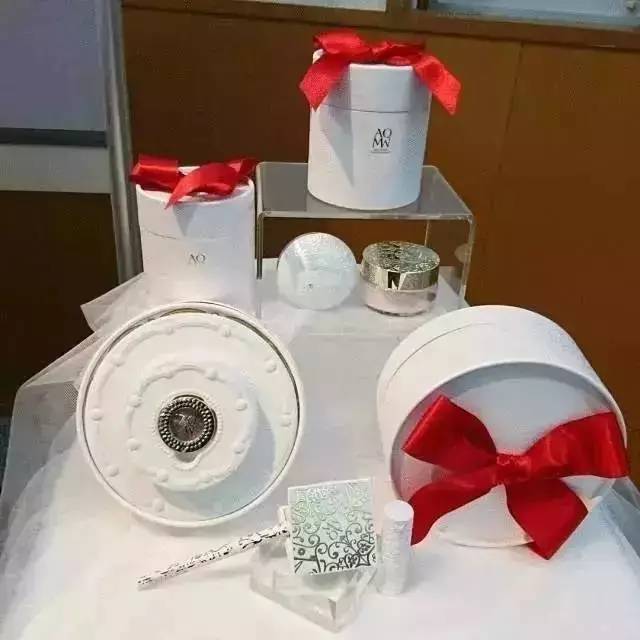 哪个牌子的圣诞限量款好,各个品牌的圣诞限定翻车