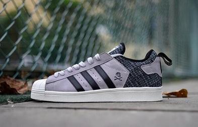 一双蓝色的篮球鞋adidas,adidas最顶尖系列篮球鞋