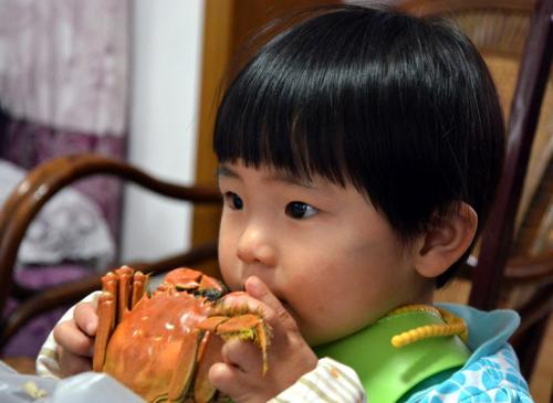 宝宝湿疹妈妈能吃青蟹吗,哺乳期吃螃蟹过敏吃什么最快解决