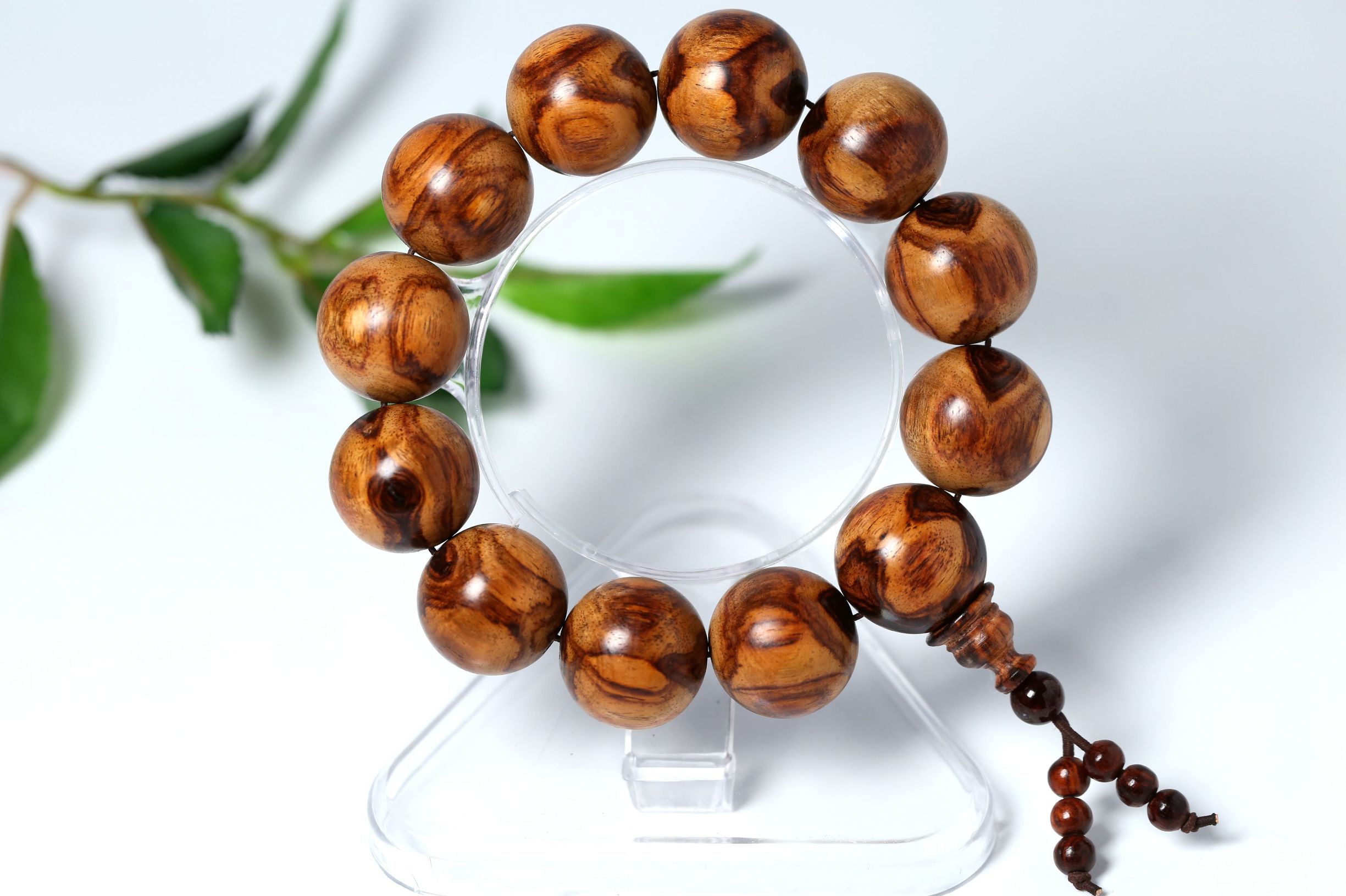 海南黄花梨手串对人体有什么好处,正宗海南黄花梨手串玩出来什么样