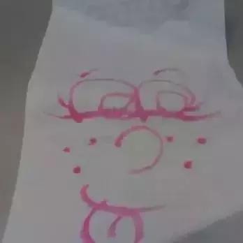 他是一名超市检票员，却依靠神奇画风，给大家带来快乐