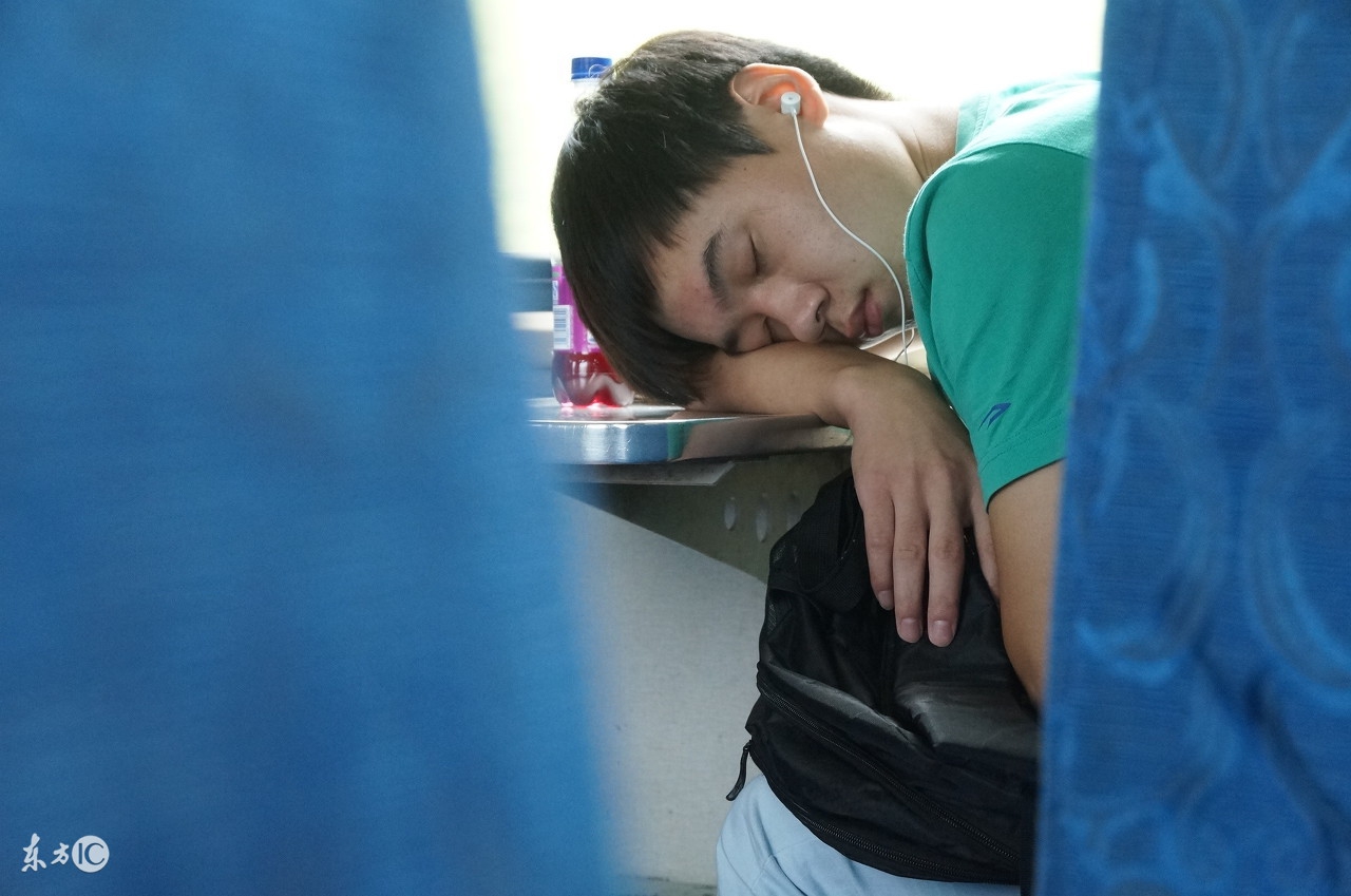 阿明总是上班打瞌睡不知如何是好，看看哪些疾病能引起嗜睡发生？