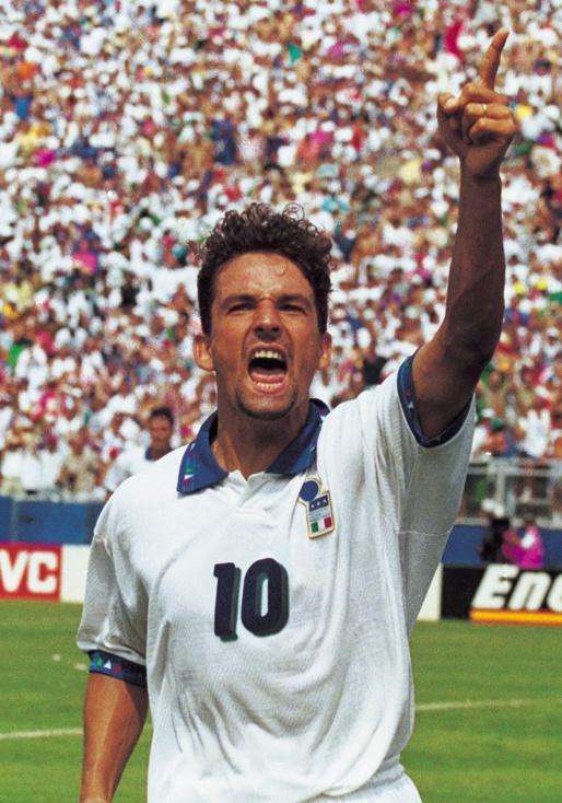 他是足坛的“神雕大侠”他让7080两代球迷如痴如醉