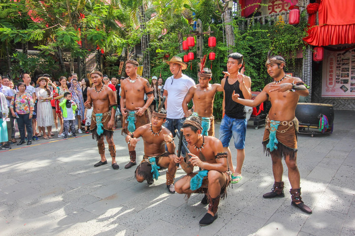 带着寻宝记游遍祖国大好河山,带着挖机去海边度假