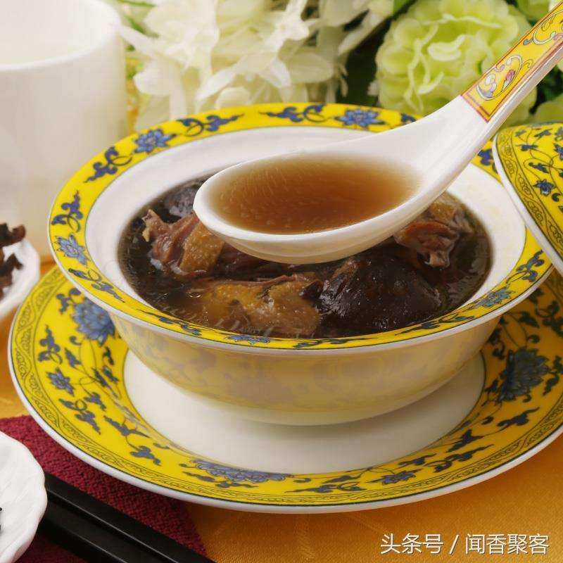 一鸽胜九鸡配什么汤,一鸽胜九鸡炖鸽汤要注意哪些