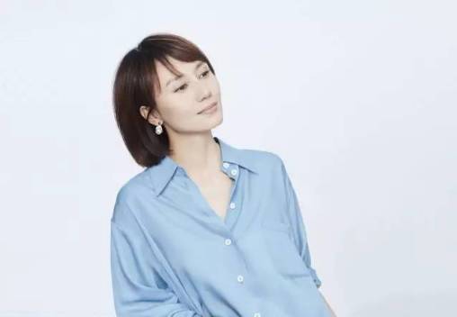 一条颈纹老十岁教你一招淡化,年纪小就有一条很深的颈纹