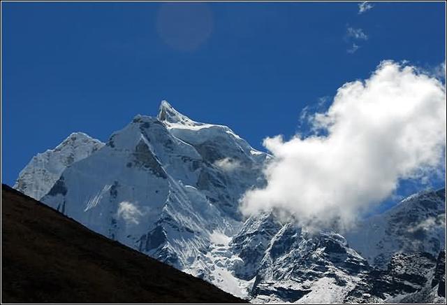 珠穆朗玛峰西坡大本营海拔多少,海拔最高的山峰是珠穆朗玛峰