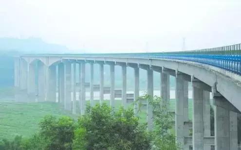 堵在路上别着急,堵在高速上不要慌