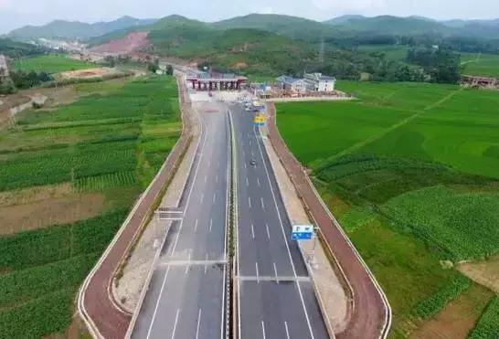 云南最美公路自驾出行攻略,自驾去云南沿途的风景美不胜收