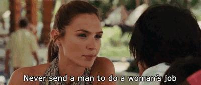 抢尽超人和蝙蝠侠风头的那个女人，到底是怎么样神奇的存在？