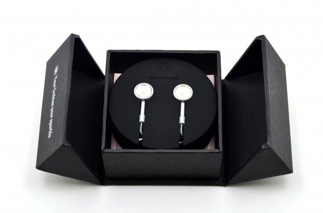 金属感十足的耳机,发光头戴式耳机测评