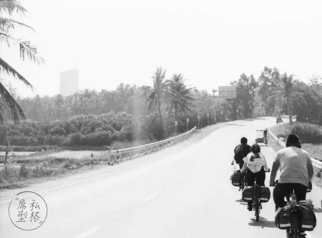 爱骑单车的男生,男生骑单车姿势超帅