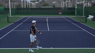 网球发球不流畅纠正办法,网球发球的纠正方法