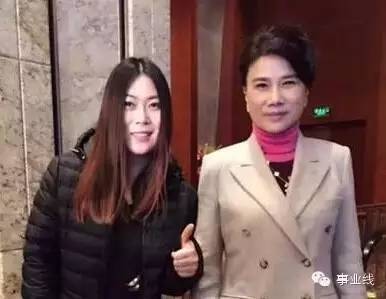 西单女孩登上纽约时代广场,西单女孩春晚成名视频